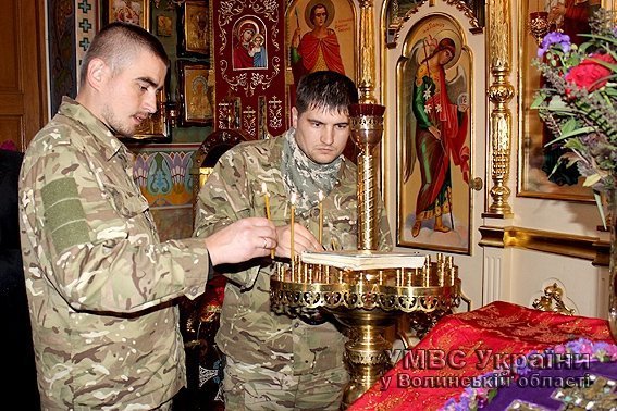 Волинські слідчі з автоматами визволяли полонених. ФОТО