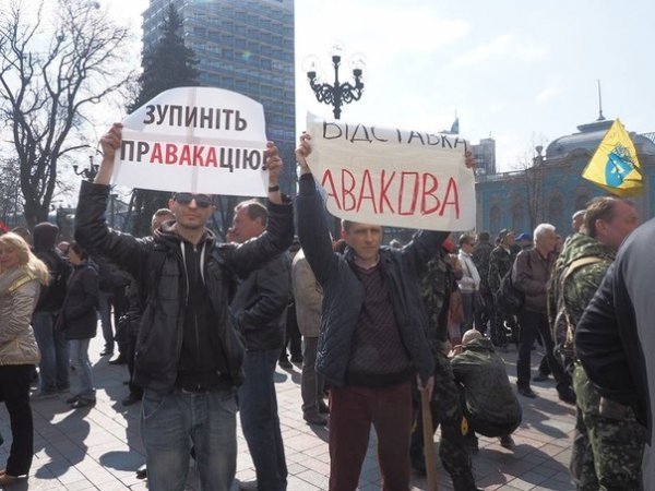 «Правий сектор» під Радою вимагає люстрації Авакова. ФОТО