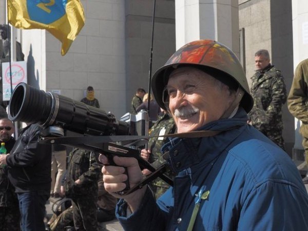 «Правий сектор» під Радою вимагає люстрації Авакова. ФОТО