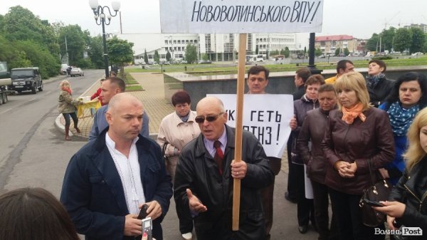 Облраду знову пікетують профтехосвітяни. ФОТО