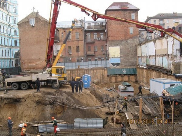 У Києві знищують фундамент палацу князя Володимира. ФОТО