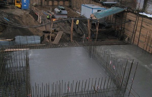 У Києві знищують фундамент палацу князя Володимира. ФОТО