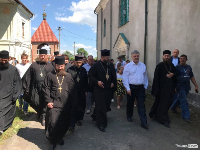 Порошенко приїхав у монастир в Жидичині. ФОТО