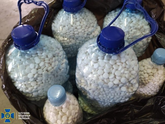 Пігулки, які знайшли в авто на «Ягодині», перевозило подружжя наркокур'єрів. ФОТО