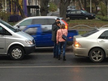 У Луцьку Mercedes влетів у Lexus. ФОТО. ВІДЕО