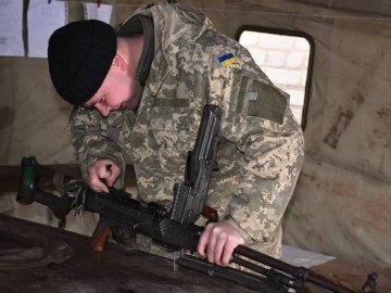 Показали, хто рятує бойову техніку волинської бригади