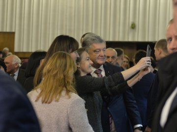 Томос, селфі та колядки: Петро Порошенко на Волині. ФОТОРЕПОРТАЖ