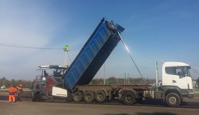 На трасі Устилуг-Луцьк-Рівне тривають ремонтні роботи. ФОТО