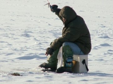 Зимова риболовля на Шацьких озерах стала популярною серед іноземців