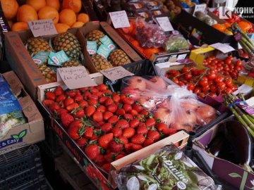 Яйця, олія і свинина: скільки коштують продукти на Варшавському ринку перед Великоднем