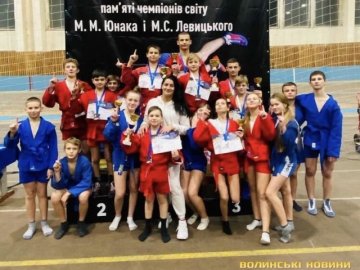Луцькі борці завоювали 10 медалей на всеукраїнському турнірі