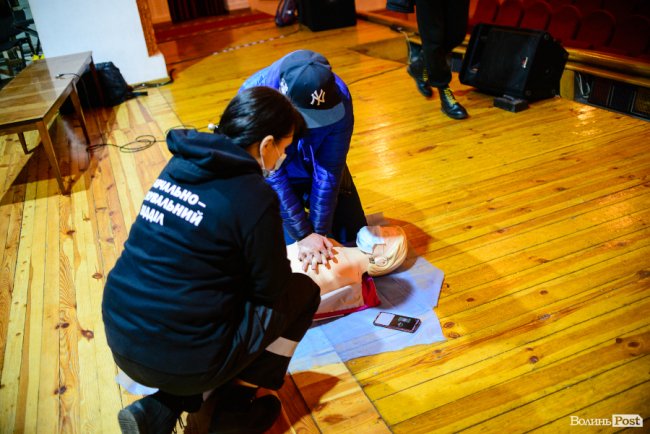 У Луцьку вчили надавати домедичну допомогу. ФОТО