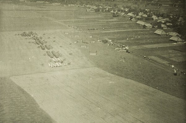 Іподром, 1917 рік. Район кінотеатру Промінь. Зображення з книги «Луцьк у старовинній листівці, гравюрі та фотографії» Віктора Літевчука