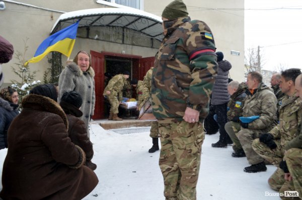 «Десантник пішов у небо»:  у Ківерцях поховали Героя Маріса Камінського