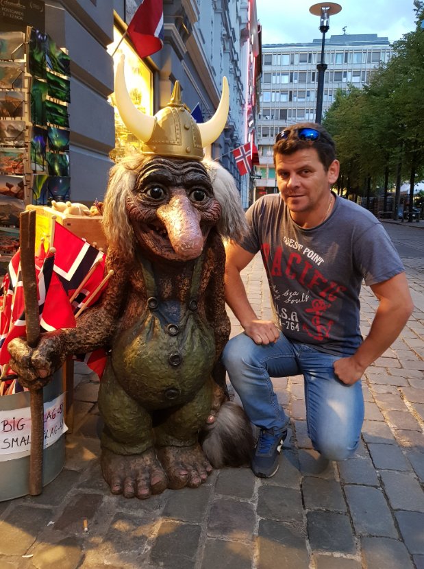 Підкорив Дорогу смерті і скуштував ламу в Перу: волинянин об'їздив три десятки країн