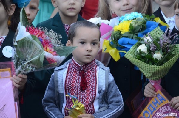 Перший дзвоник у луцьких школах. ФОТОРЕПОРТАЖ