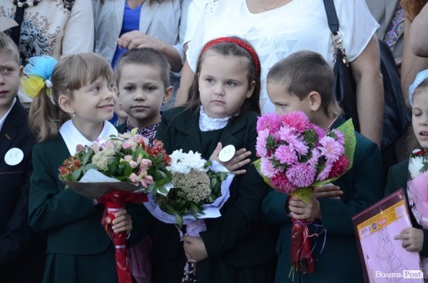 Перший дзвоник у луцьких школах. ФОТОРЕПОРТАЖ