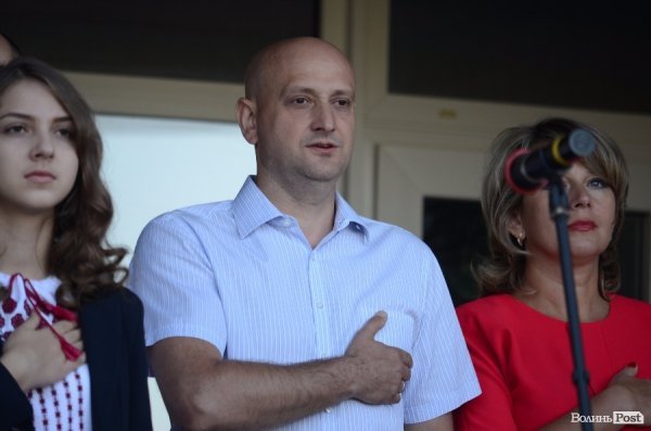 Перший дзвоник у луцьких школах. ФОТОРЕПОРТАЖ