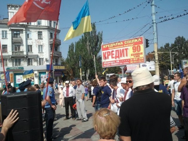 На Дніпропетровщині націоналісти побилися з комуністами. ФОТО