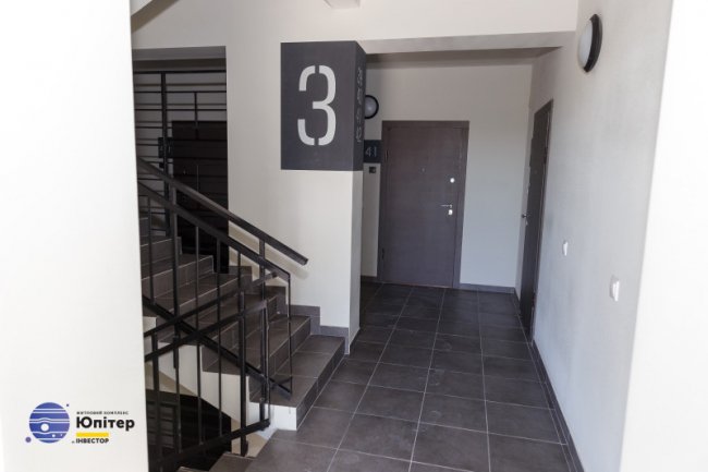 Коридор у першому будинку ЖК «Юпітер»