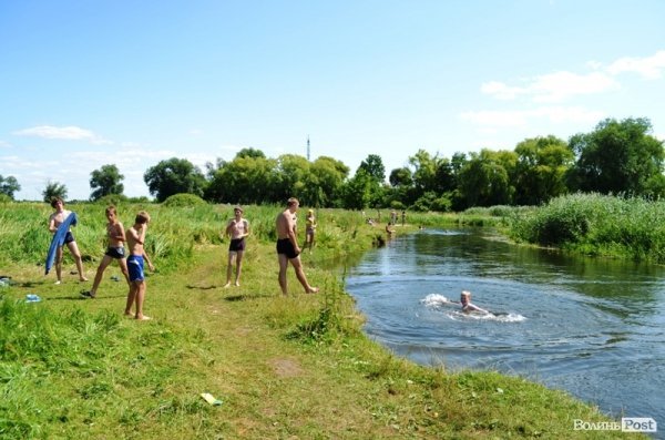 Відпочинок під Луцьком. Річка Чорногузка. ФОТО