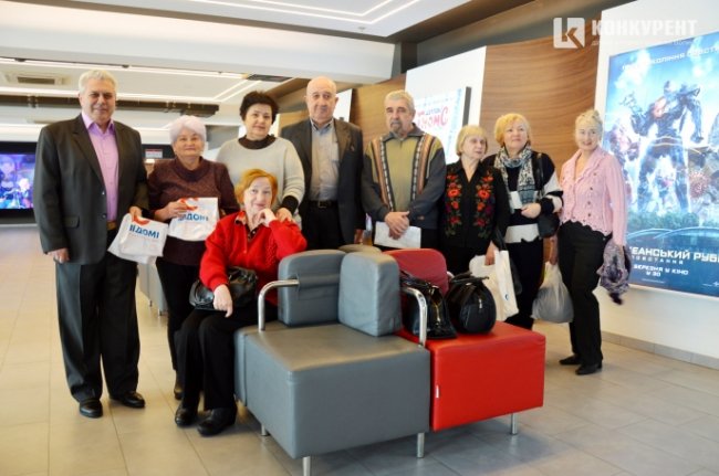 У Луцьку - аншлаг на кіносеансі для пенсіонерів. ФОТО