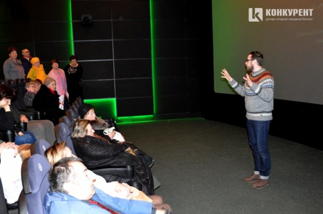 У Луцьку - аншлаг на кіносеансі для пенсіонерів. ФОТО