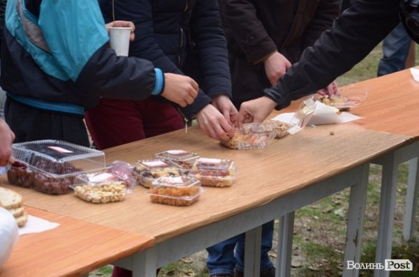 Заплив Гузя та Палиці через Згоранське озеро: як це було. ФОТОРЕПОРТАЖ