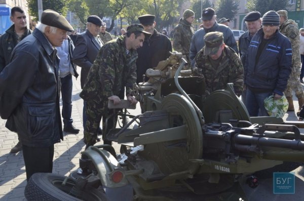 У Нововолинську демонстрували сучасну бойову зброю. ФОТО