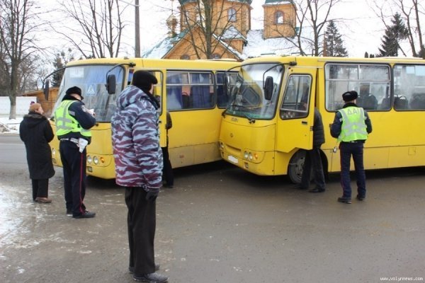 У Луцьку маршрутка в’їхала в бік іншого автобуса. ФОТО