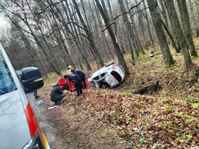 Поблизу Луцька перекинувся автомобіль