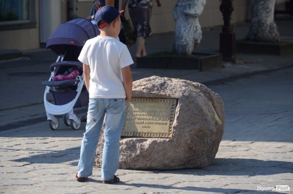 У Луцьку з'явився камінь, який позначає колишню межу міста. ФОТО