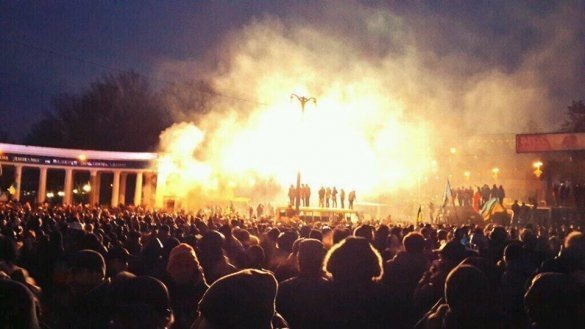 Facebook/Варламов У Києві підпалили автобус силовиків 