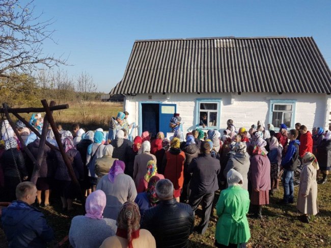На Волині прихильники УПЦ (МП) відсвяткували храмове свято на подвір'ї біля хати