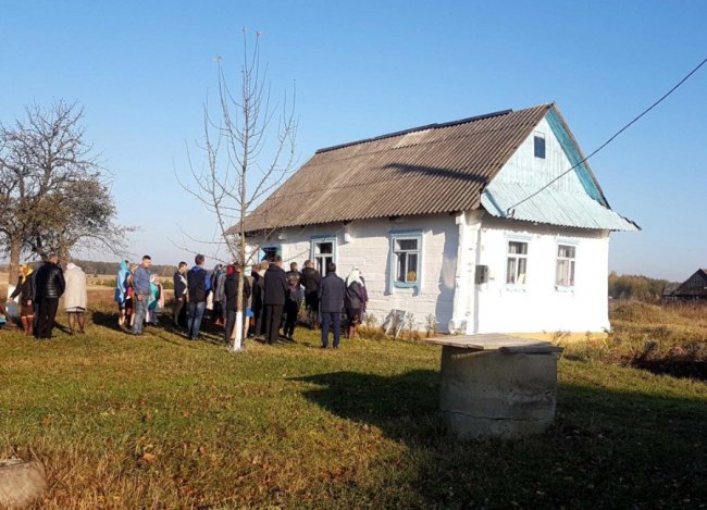 На Волині прихильники УПЦ (МП) відсвяткували храмове свято на подвір'ї біля хати