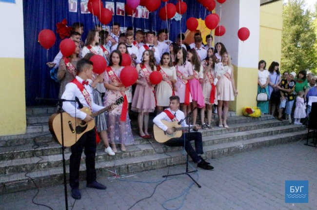 Останній дзвоник у Володимирі. ФОТО