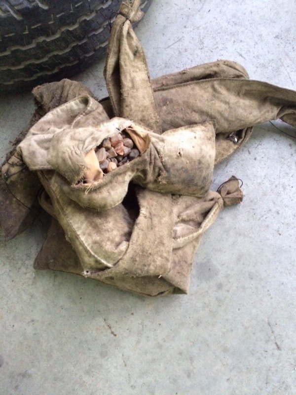 На Ягодині затримали Фольксваген з майже 7 кг бурштину. ВІДЕО. ФОТО