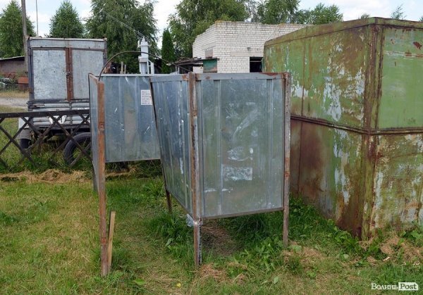 А тут можна одягнути купальний костюм.