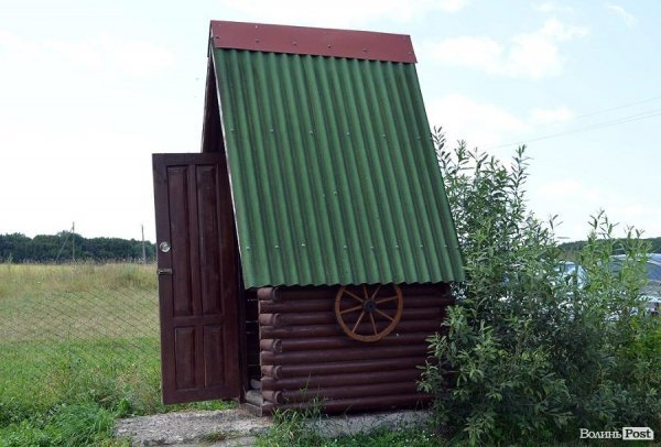 Для зручності відпочивальників – три туалети. 