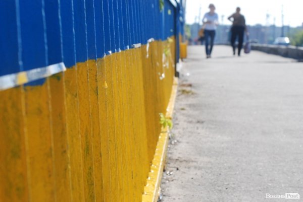 Синьо-жовтий міст у Луцьку. ФОТО