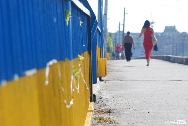 Синьо-жовтий міст у Луцьку. ФОТО