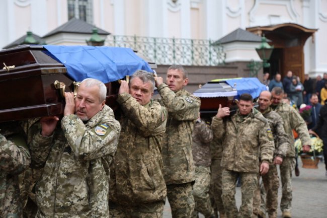 Луцьк - у скорботі: в останню дорогу провели трьох Героїв - Олега Березовського, Олега Годлевського та Василя Мельничука