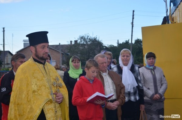 У Луцьку освятили автомобіль в зону АТО. ФОТО