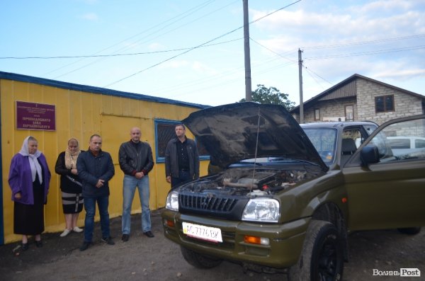 У Луцьку освятили автомобіль в зону АТО. ФОТО