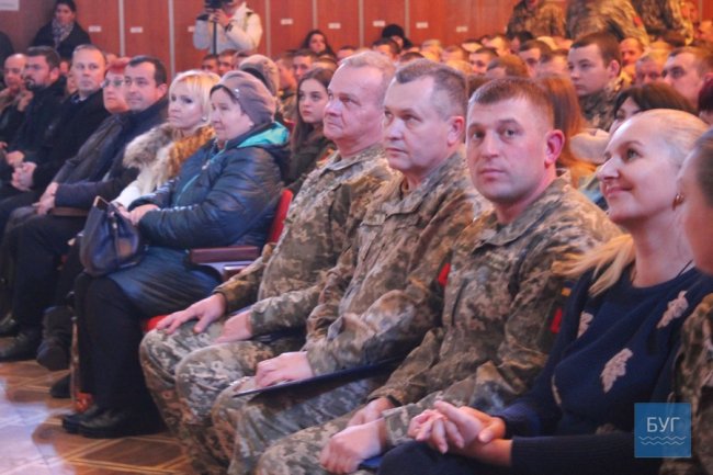 У Володимирі-Волинському урочисто вітали військових, які повернулися з ООС