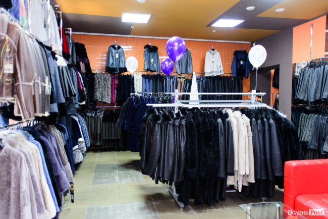 У магазині шкіри та хутра «Steel» у центрі Луцька пропонують шалені знижки*