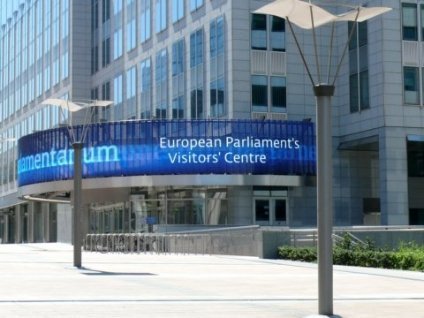 Журналісти пропонують українцям безкоштовно потрапити на екскурсії в Європу