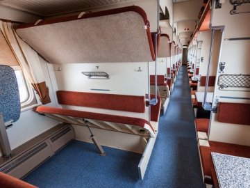 У поїзді Одеса-Ковель пасажир залишився без черевиків та штанів