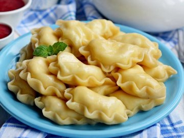 Волинські кухарі приготували для бійців 200 кілограмів вареників. ВІДЕО