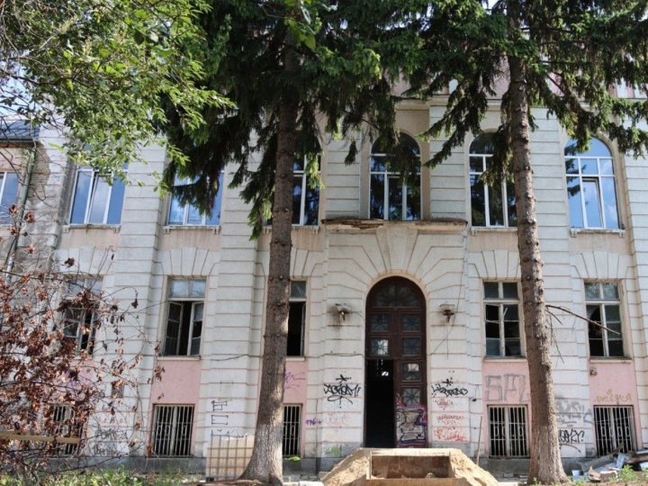 У центрі Луцька триває реставрація Будинку офіцерів: що вдалося зробити за рік